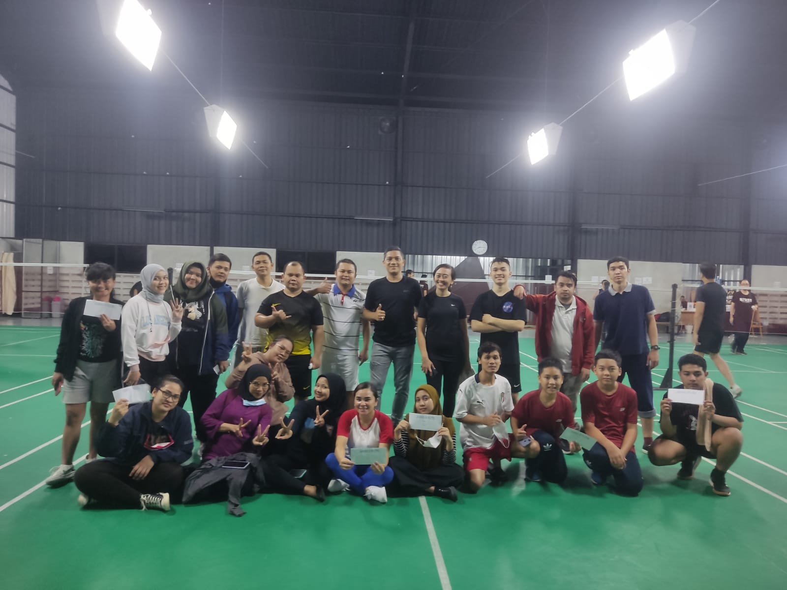 Kegiatan Olahraga Badminton Bersama MGN Group